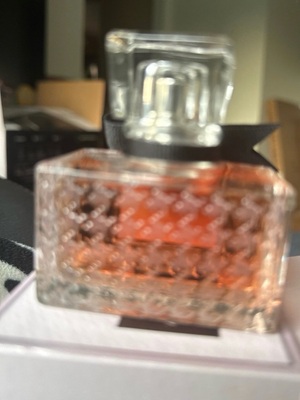 Miss Dior Essence Parfum - Picture 10 of 11